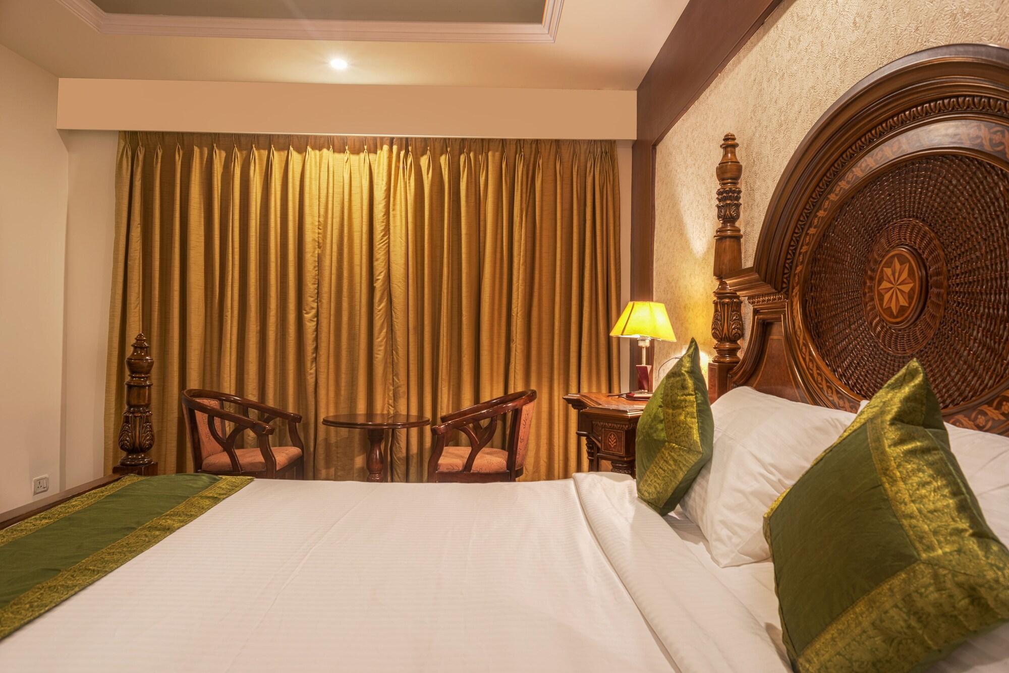 Treebo Trend Grand Plaza Nampally Hyderabad Esterno foto