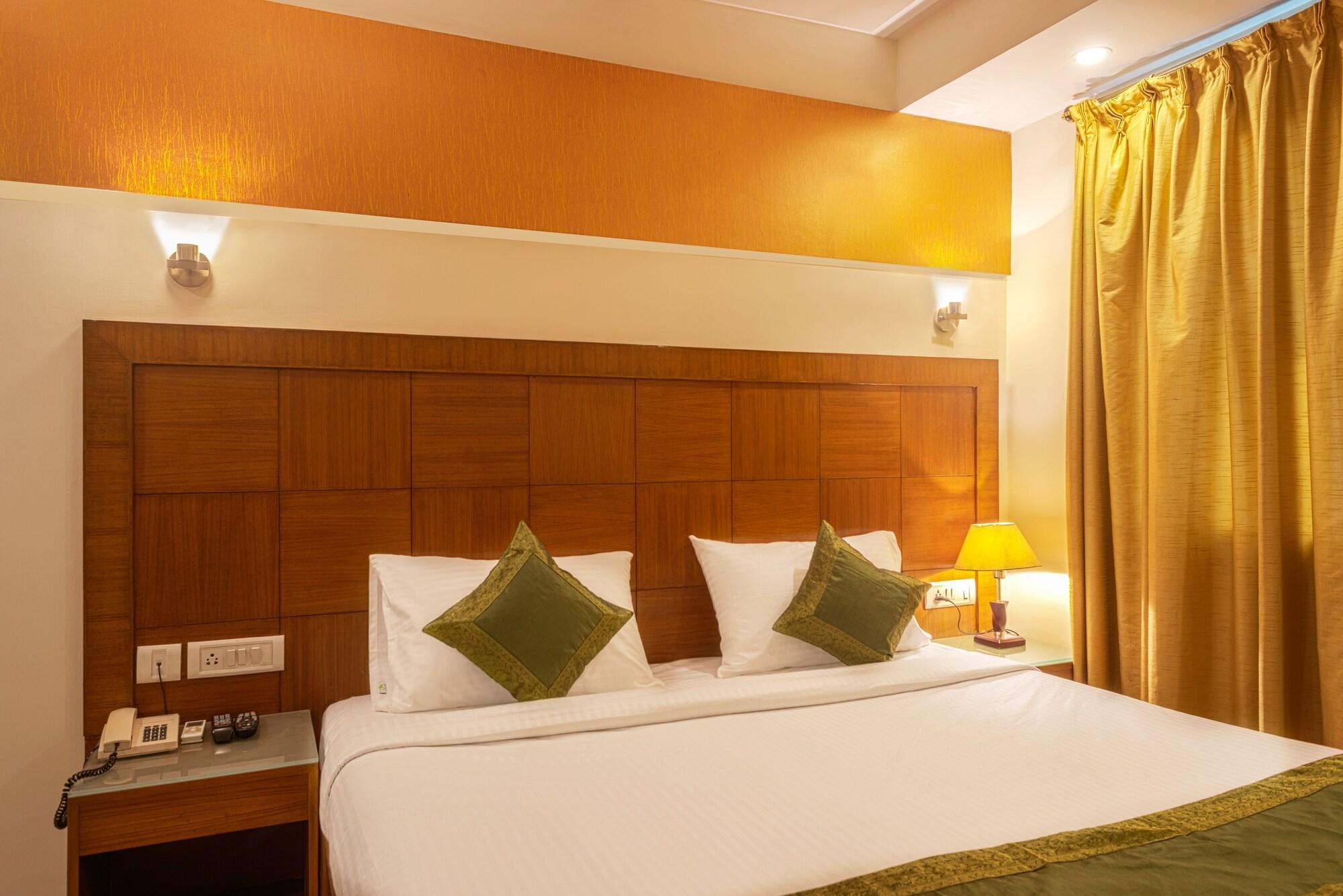 Treebo Trend Grand Plaza Nampally Hyderabad Esterno foto