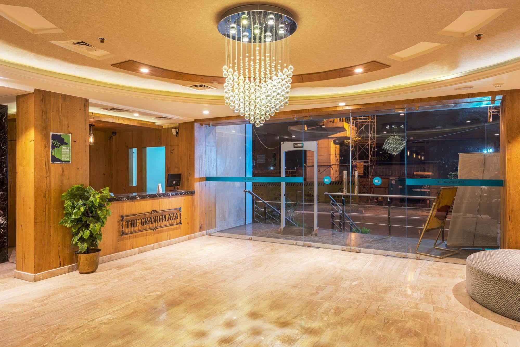Treebo Trend Grand Plaza Nampally Hyderabad Esterno foto