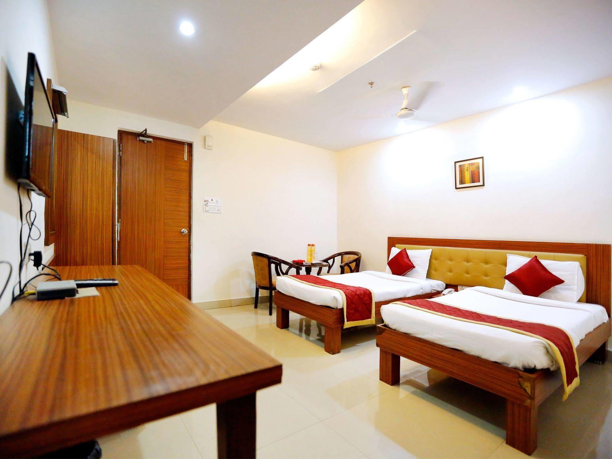Treebo Trend Grand Plaza Nampally Hyderabad Esterno foto