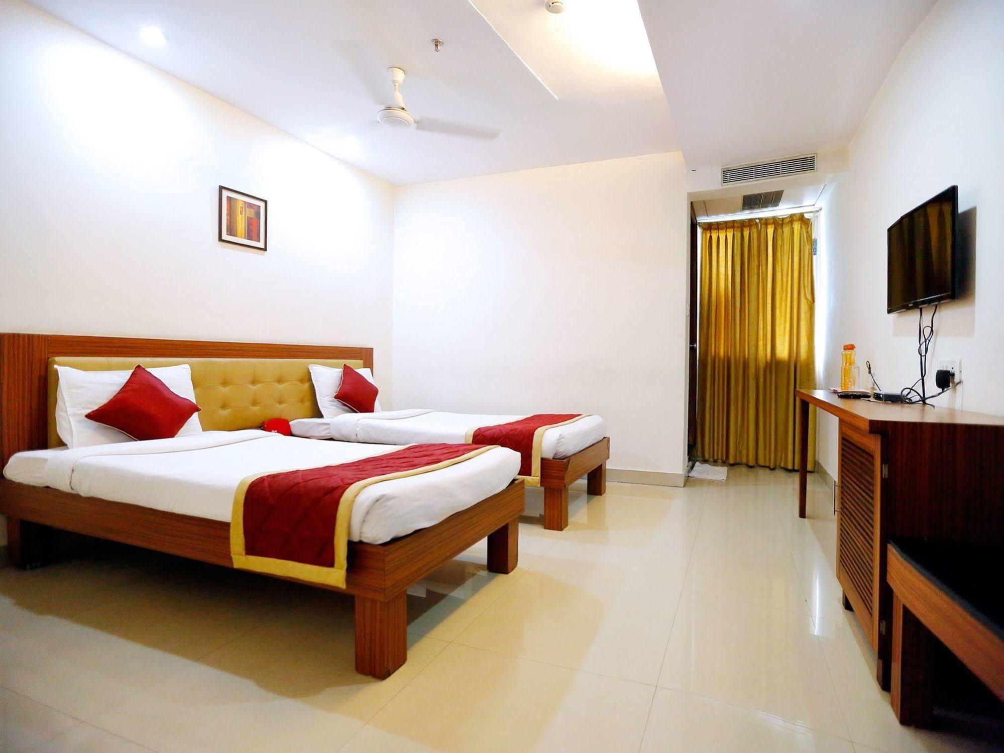 Treebo Trend Grand Plaza Nampally Hyderabad Esterno foto
