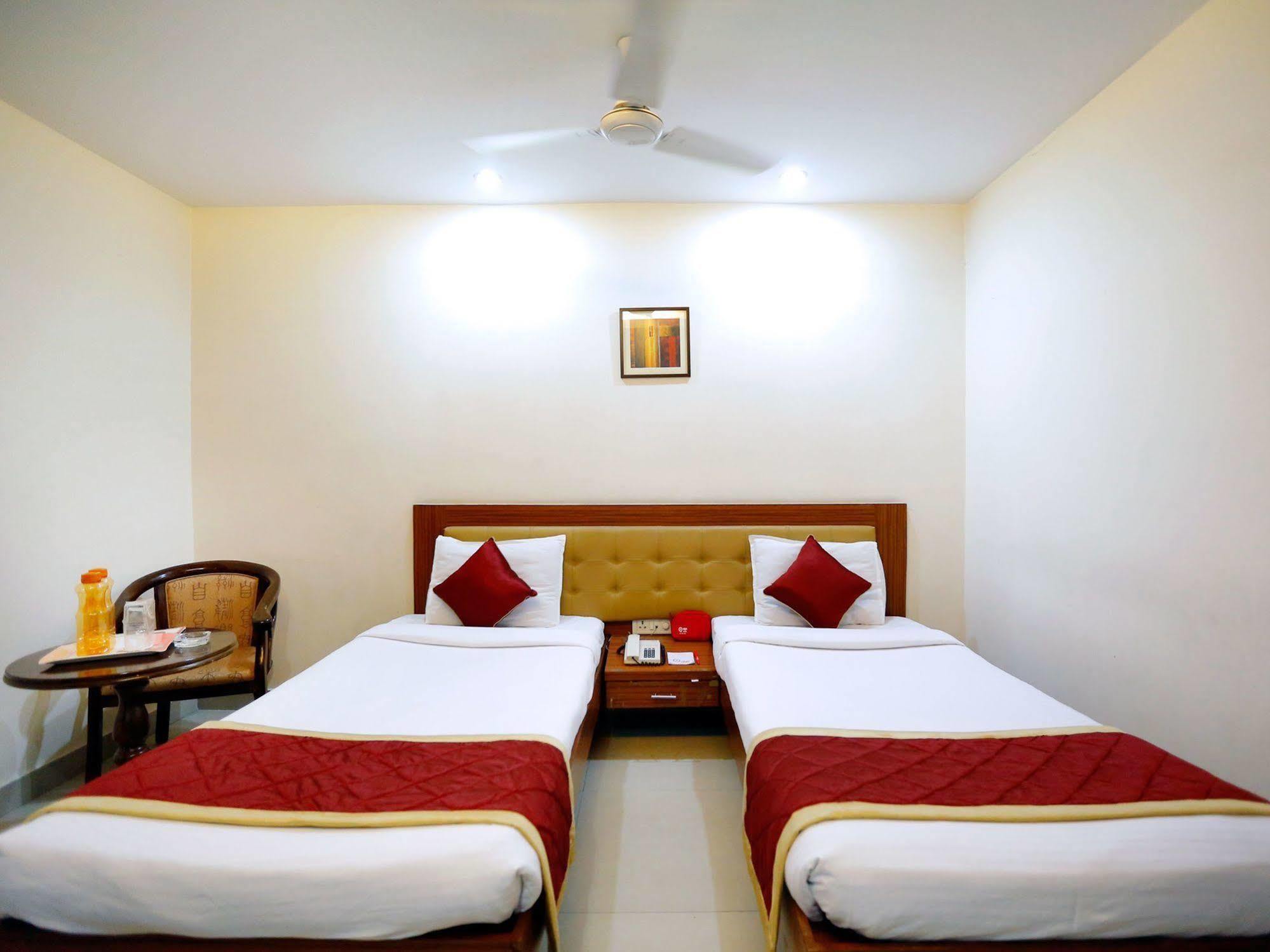 Treebo Trend Grand Plaza Nampally Hyderabad Esterno foto