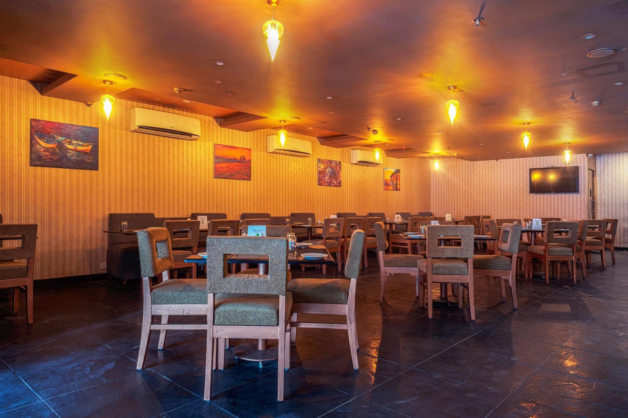 Treebo Trend Grand Plaza Nampally Hyderabad Esterno foto